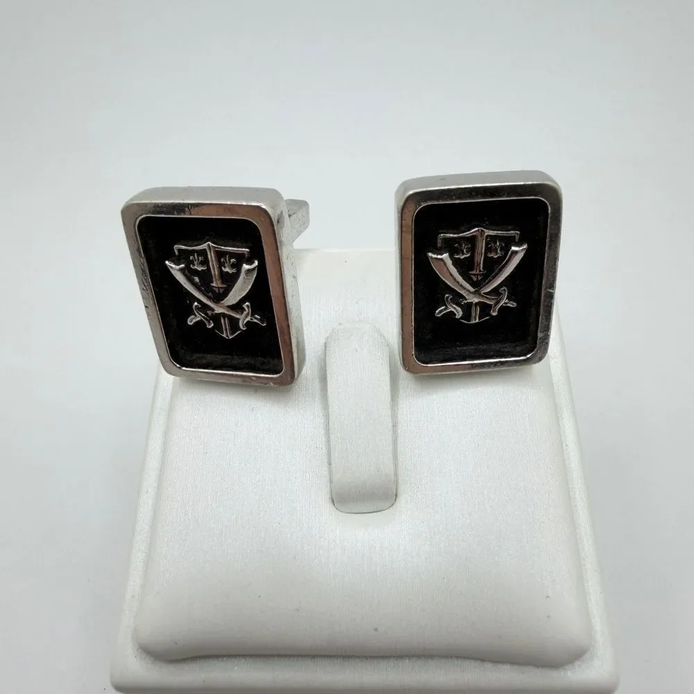 Men's Silver tone metal Swords and Shield cuff links!